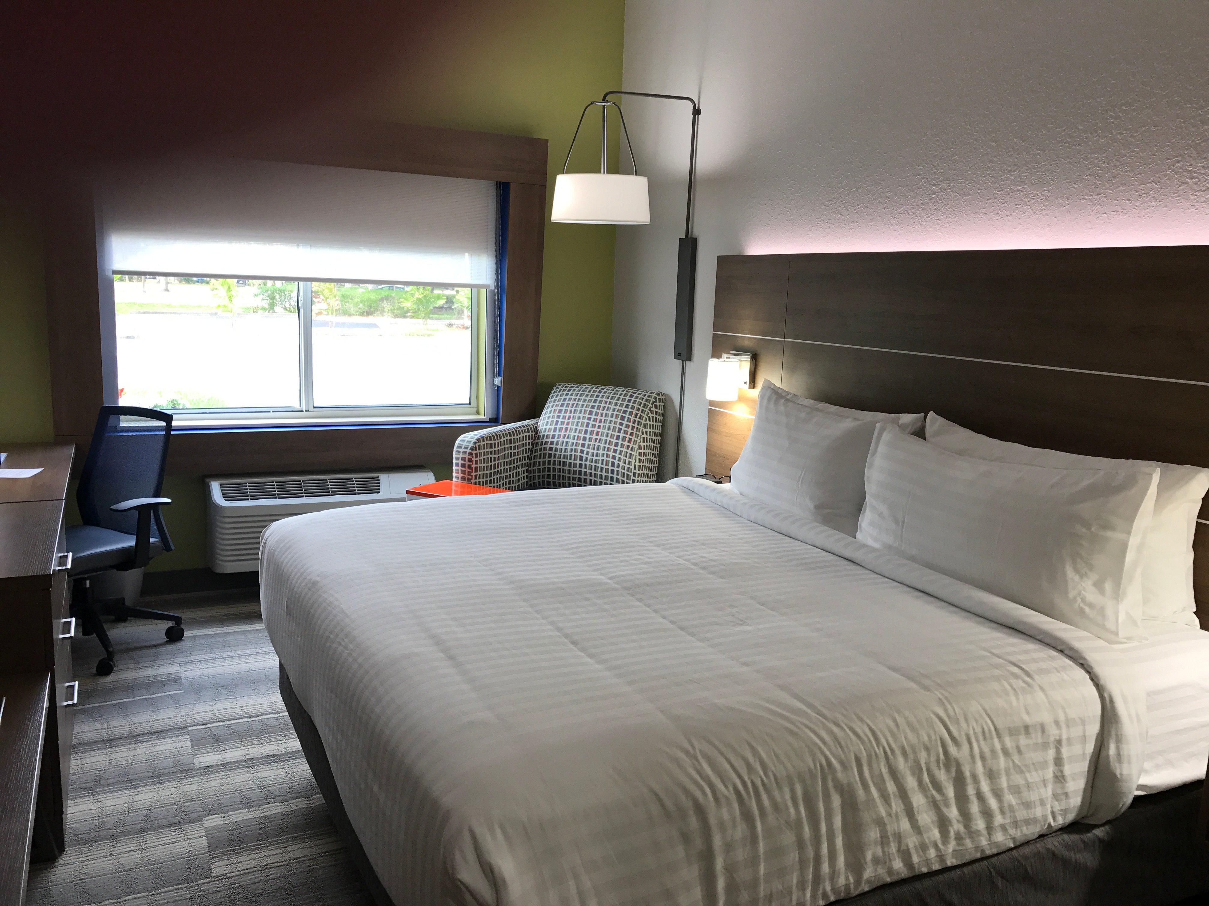 Holiday Inn Express - Naples South - I-75 By Ihg Golden Gate Exterior photo