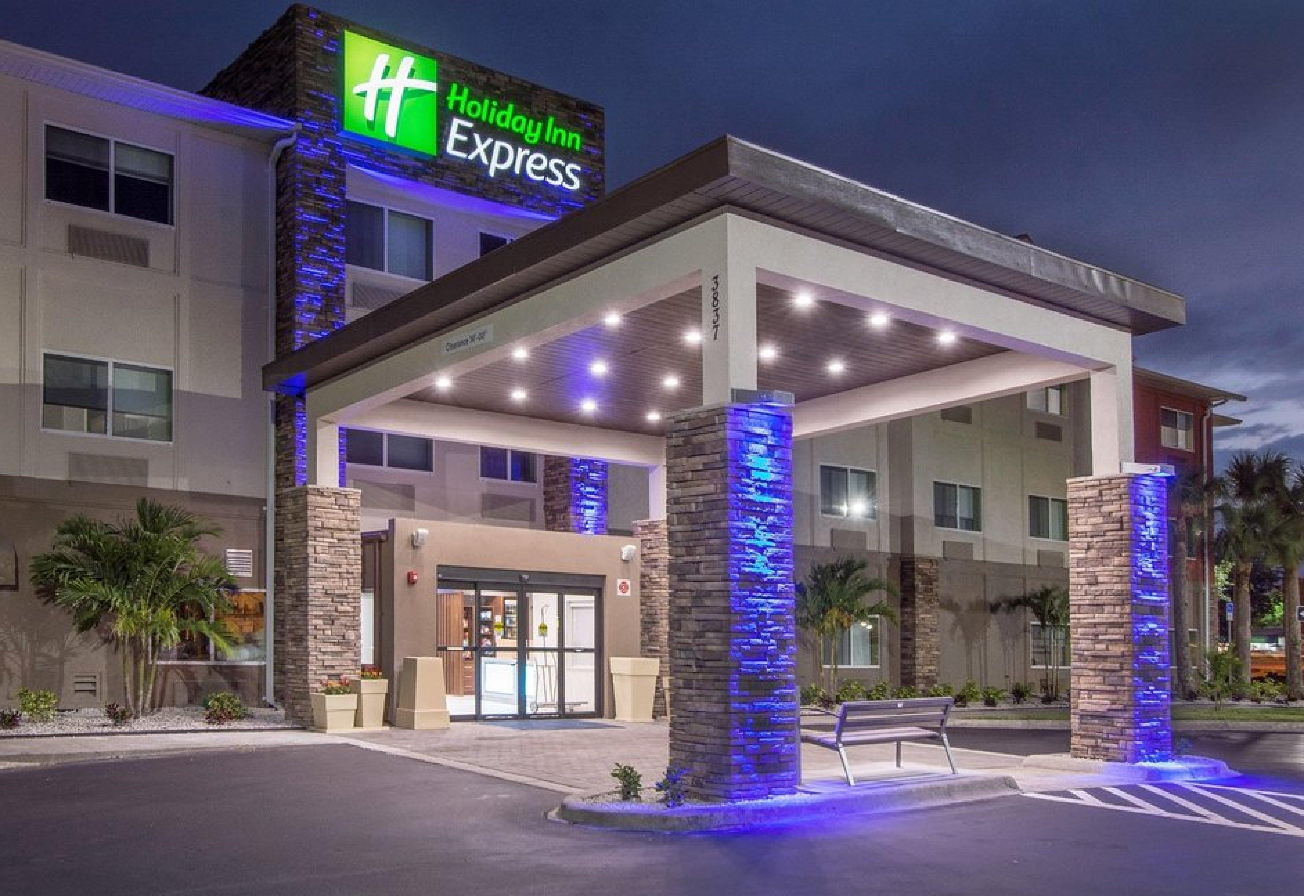 Holiday Inn Express - Naples South - I-75 By Ihg Golden Gate Exterior photo