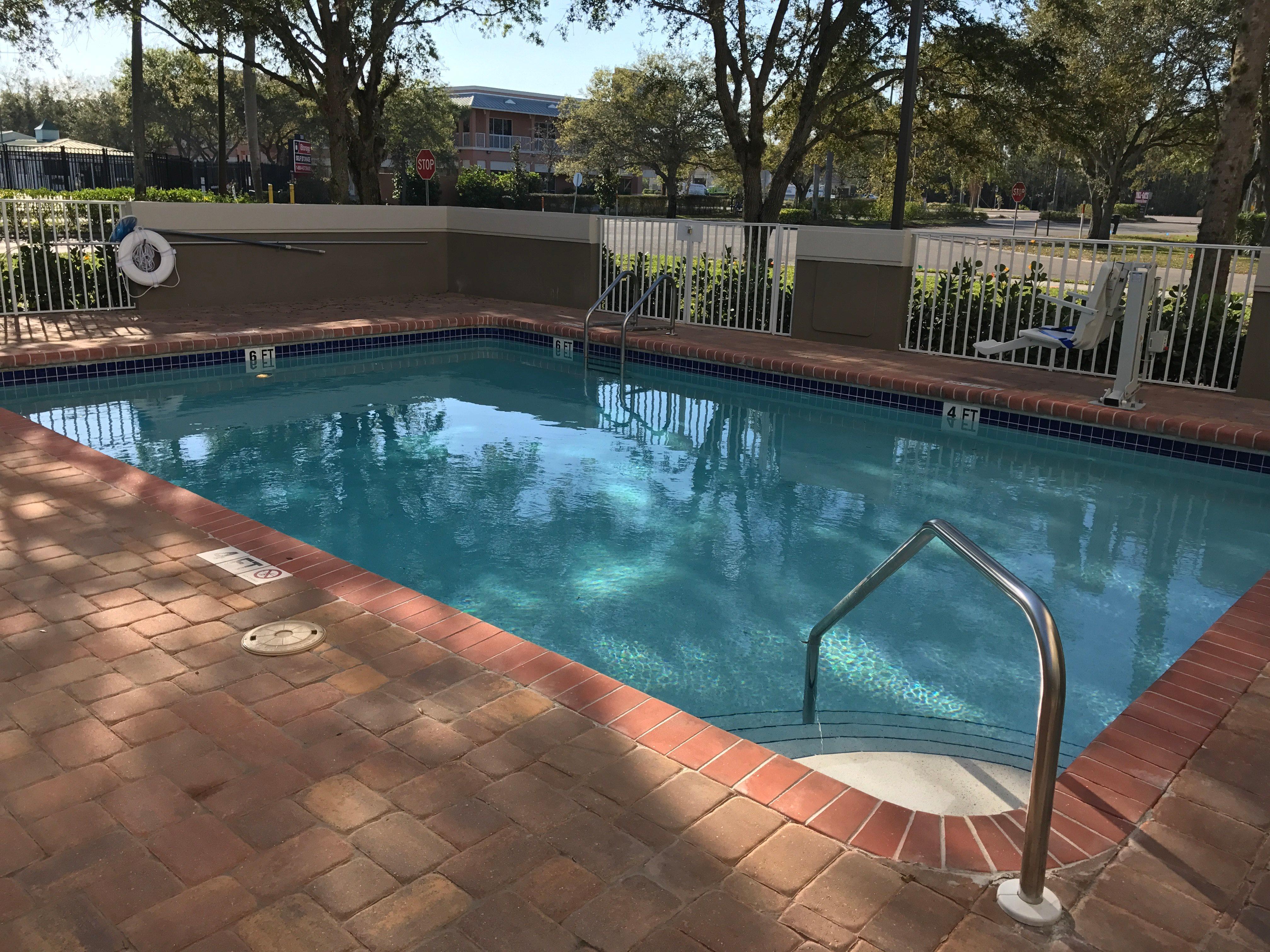Holiday Inn Express - Naples South - I-75 By Ihg Golden Gate Exterior photo