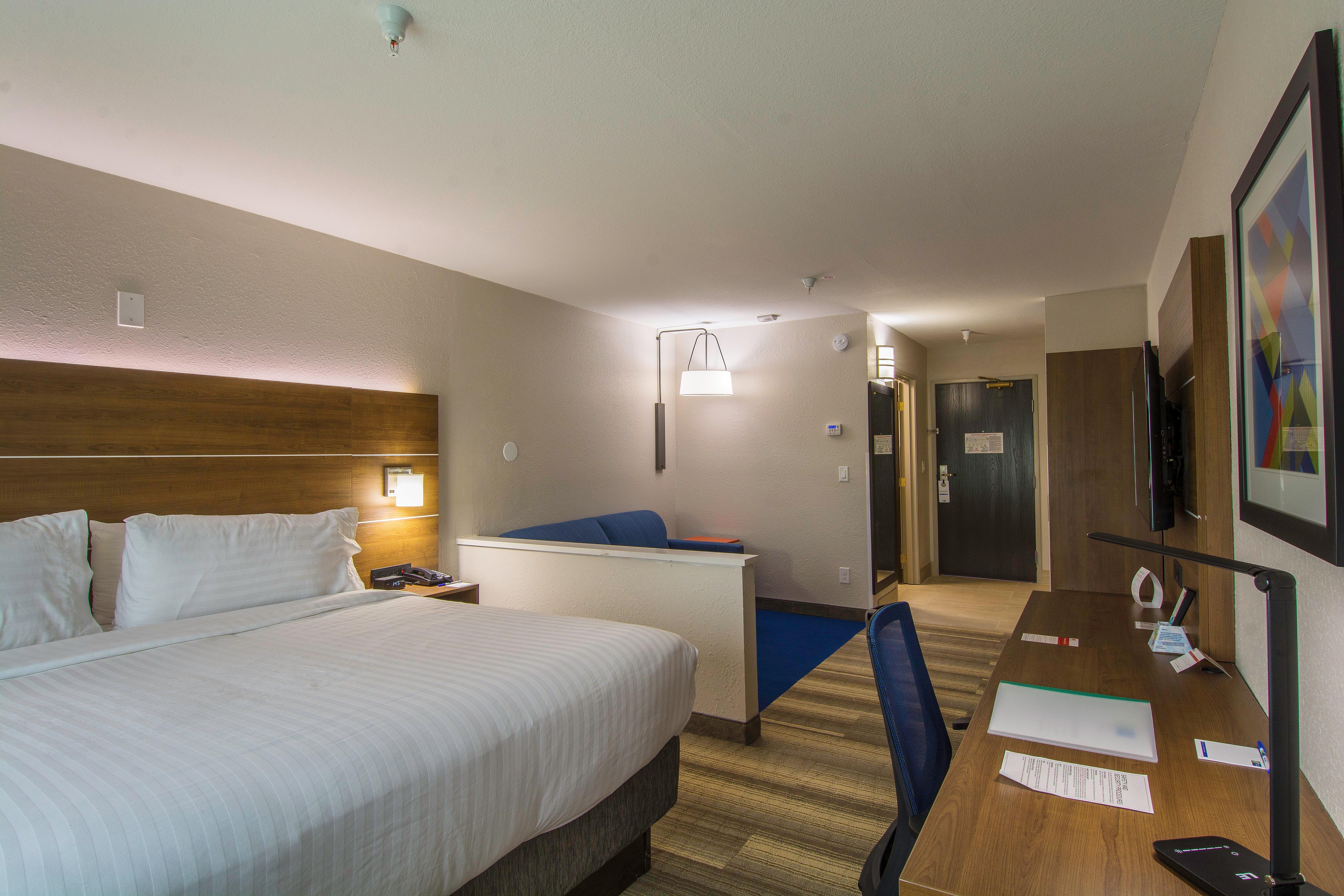 Holiday Inn Express - Naples South - I-75 By Ihg Golden Gate Exterior photo