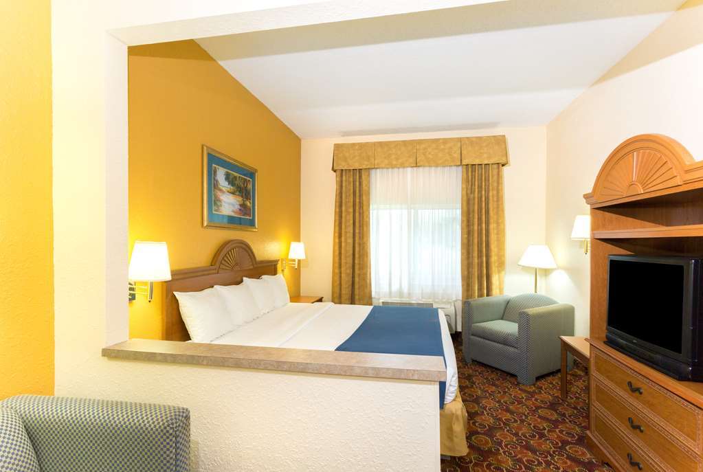 Holiday Inn Express - Naples South - I-75 By Ihg Golden Gate Room photo