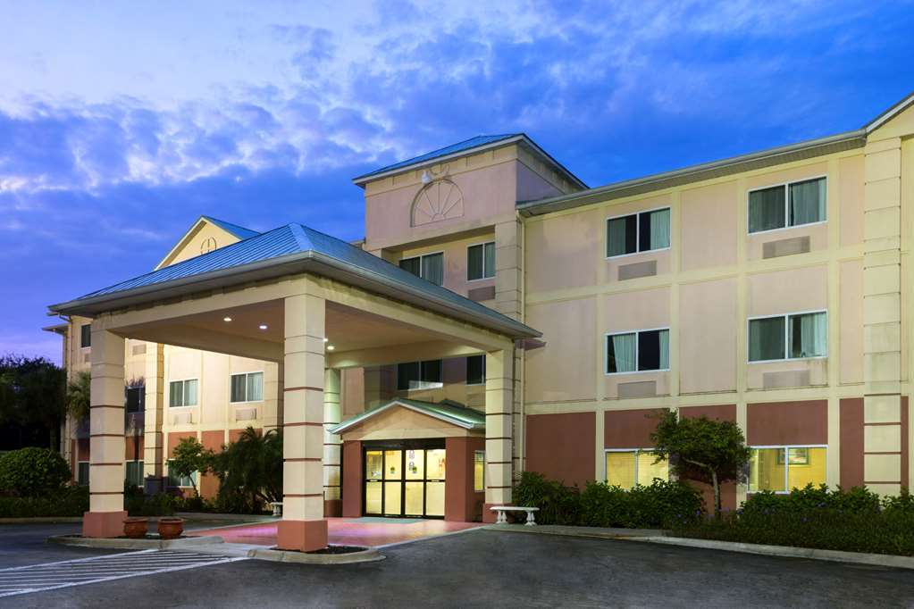 Holiday Inn Express - Naples South - I-75 By Ihg Golden Gate Exterior photo